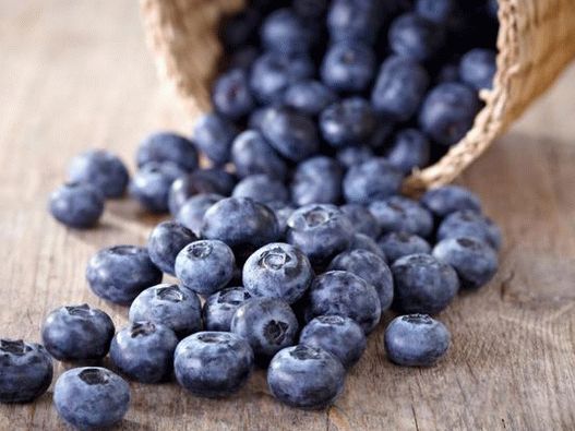 Sweet and sour blueberries are traditionally added to summer cakes, jams and fruit salads