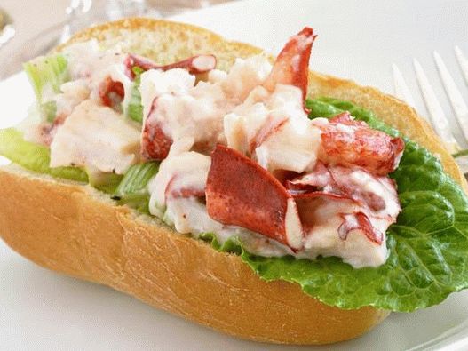 Lobster sandwich will help you to feel the natural taste of lobster