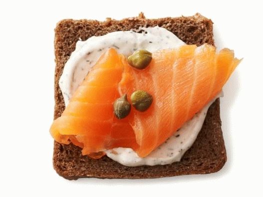 39. Canapes with smoked salmon
