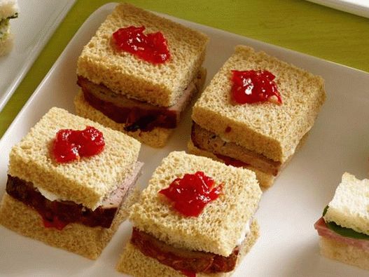 23. Meatloaf and tomato sandwich