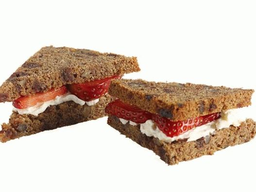 43. Sandwich with strawberries and cream cheese