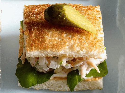 45. Sandwich with chicken salad