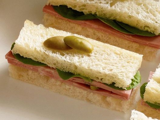 21. Sandwich with mortadella and watercress