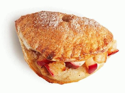 Pockets with apple and ricotta