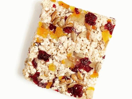 Rice bars with dried fruits