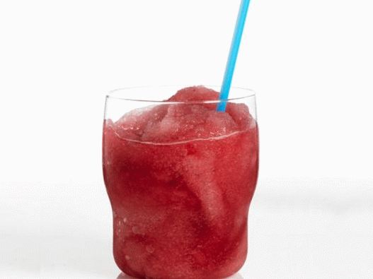 Pomegranate cocktail with ice