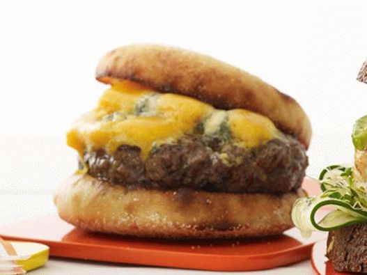 Hamburger with blue cheese Huntsman in English (No. 15)