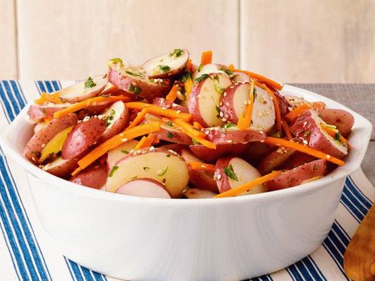 33. Potato salad with carrots and sesame seeds