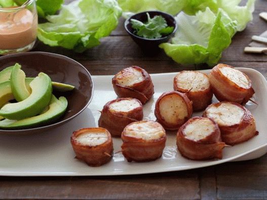 Scallops wrapped in bacon with moho roho sauce (No. 14)