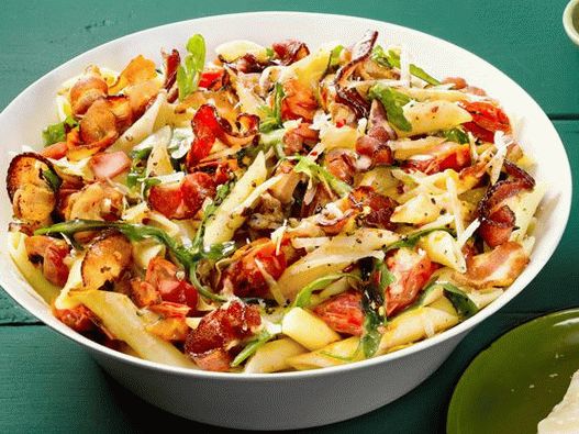 Pasta with tomatoes and bacon (No. 18)