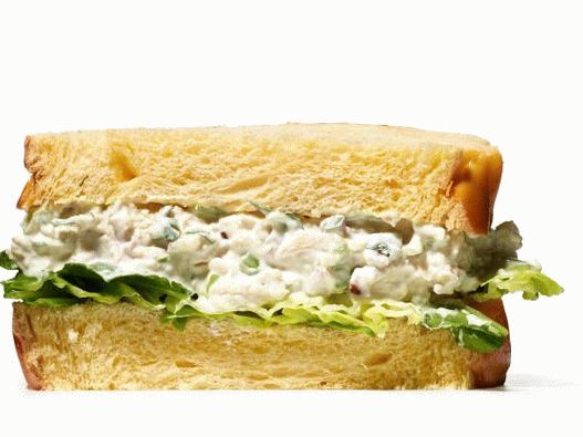 Sandwich with chicken salad and tarragon (No. 44)