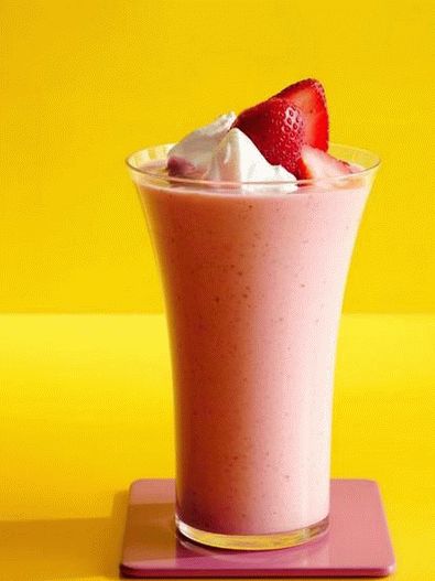 3. Strawberry with biscuit