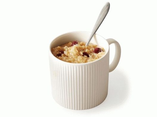 8. Oatmeal with cranberries and apples.