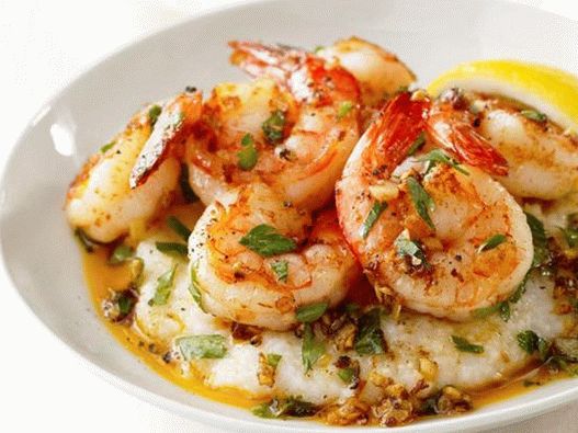 No. 26: Shrimps in lemon-garlic sauce with grits corn porridge