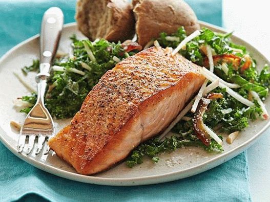 No. 47: Fried salmon in a pan and salad with apples and dates