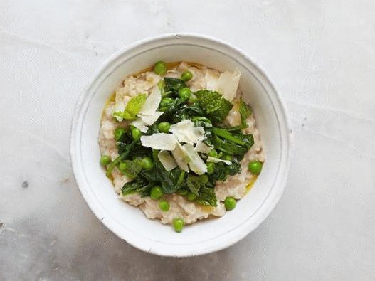 Riot of greens: spinach, peas, chives, parmesan and mint