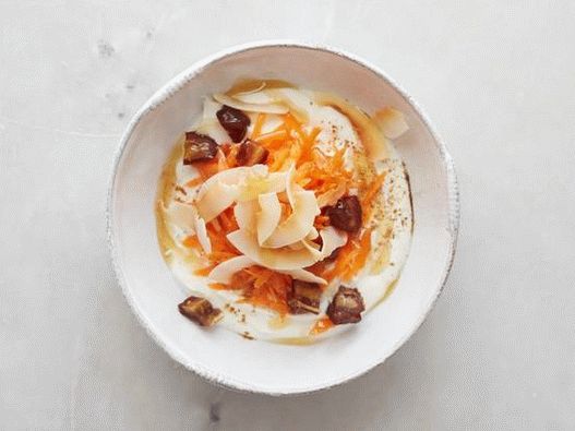 Carrot cake: grated carrots, chopped dates, fried coconut flakes, cardamom, cinnamon and maple syrup