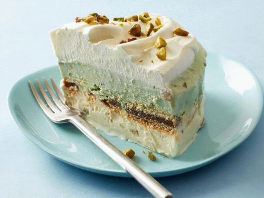 Photo of the dish - Puff ice cream cake with pistachios and figs