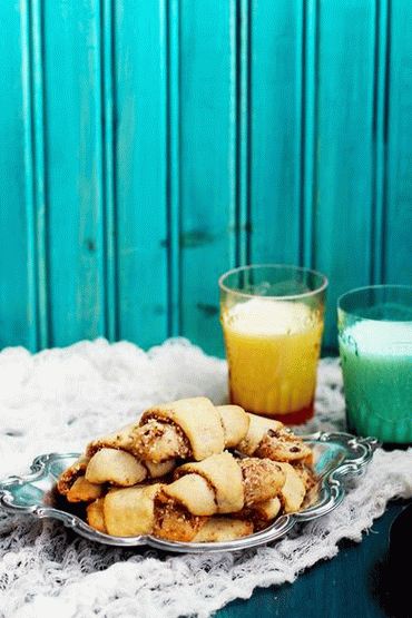 Photo Apricot bagels with raisins and nuts