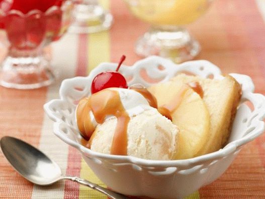 Photo Pineapple Sandwich made from homemade ice cream