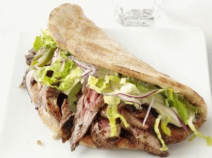 Photo Arabian Steak, Romaine and Hummus Sandwiches