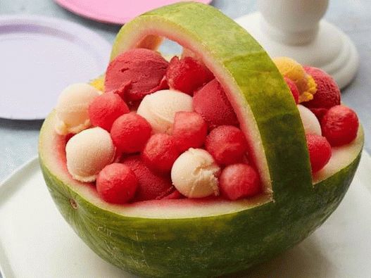 Photo Watermelon basket with sorbet