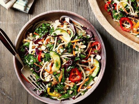Photo Asian Salad with Spaghetti