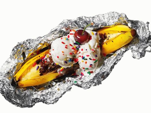 Photo of a banana split grilled