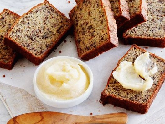 Photo Banana-nut bread with honey