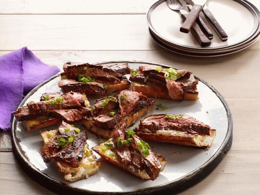 Photo of Beef Till Barbecue with Balsamic Sauce and Cheese Toast