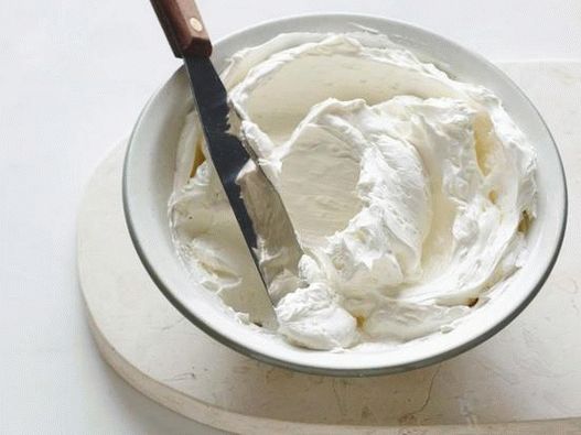 Photo Protein-oil cream on the Swiss meringue