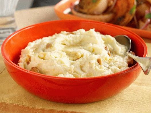 Photo Uncompromising mashed potatoes with baked garlic