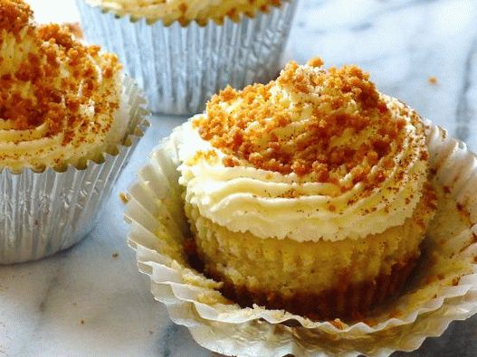 Photo Gluten-free cheesecakes with egg-leg