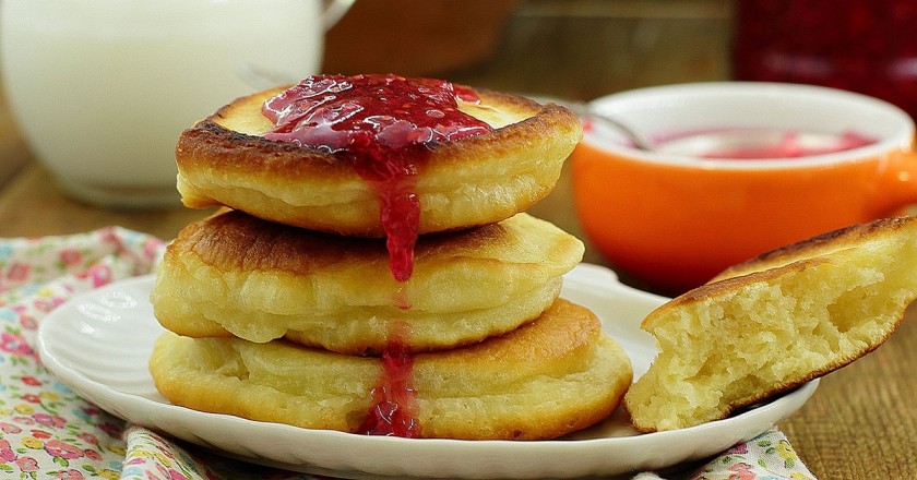 Fast kefir pancakes