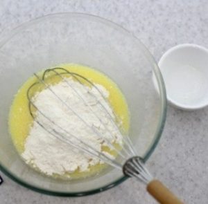Quick fritters on milk