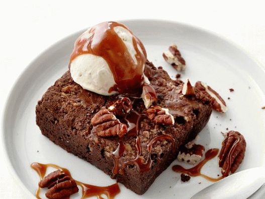 Photo of the dish - Brownie Sunday with cream ice cream and pecans