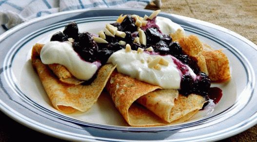 Photo Pancakes with blueberries and rhubarb sauce