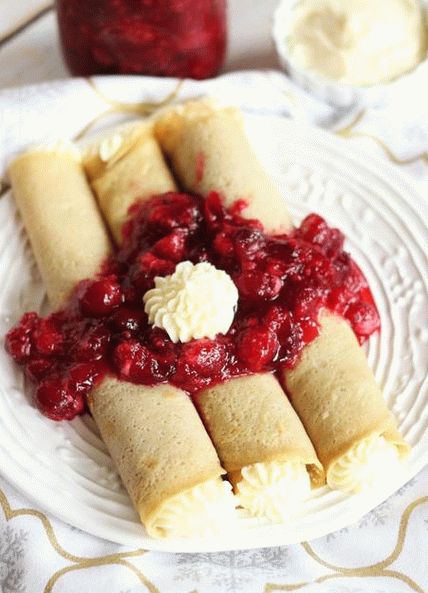 Photo Pancakes with curd cheese and lingonberry jam