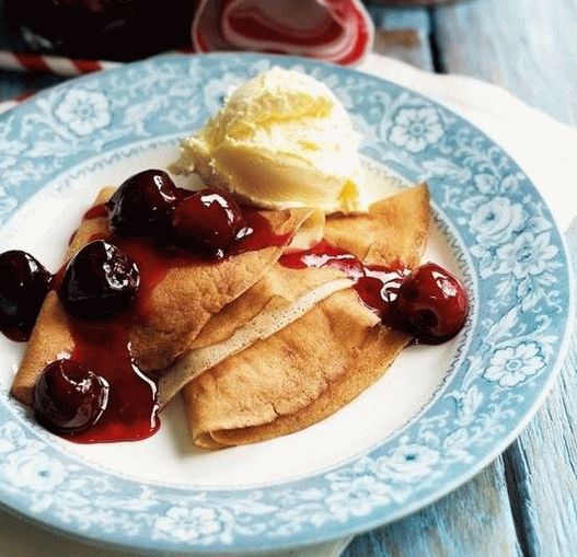 Photo Cherry pancakes with brandy