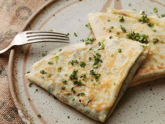 Photo Pancakes with spinach and cheese