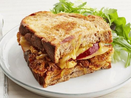 Photo of the dish - Hot sandwich with cheese and cauliflower