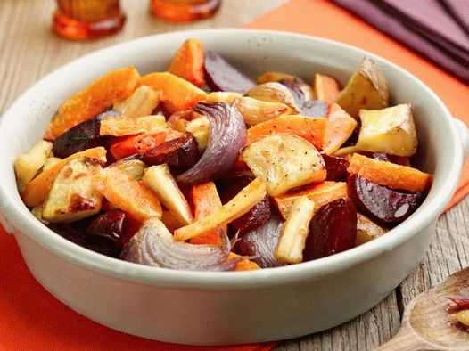 Photo Dish of baked root vegetables