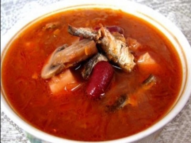 Borsch with sprats