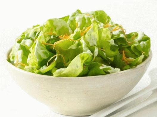 Photo Boston salad with sour-milk dressing