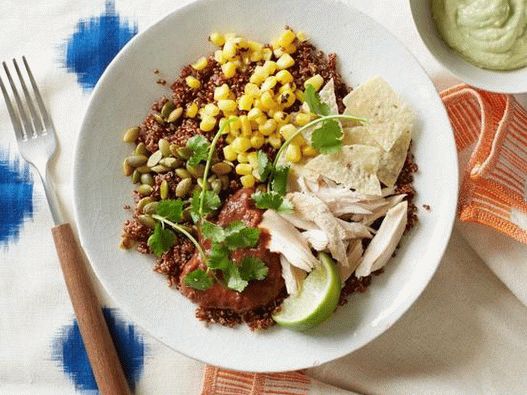 Photo of quinoa, chicken and avocado cream bowl