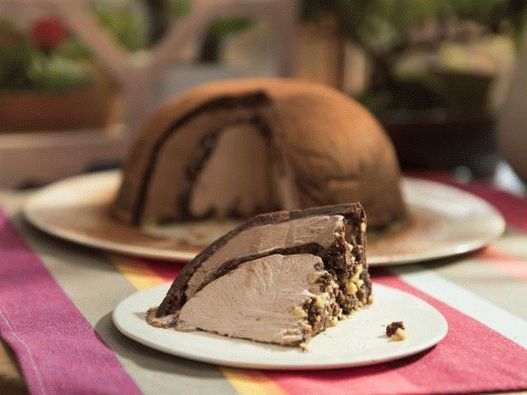 Photo Brownie - a layer cake with ice cream