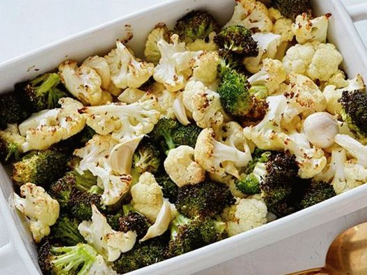 Photo of baked broccoli in the oven with cauliflower