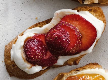 Photo of Bruschett with strawberries in balsamic vinegar