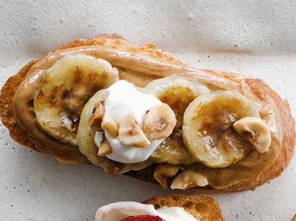 Photo of Bruschett with peanut butter and bananas