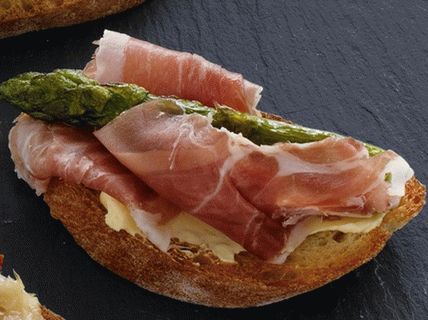 Photo of Bruschett with ham and asparagus